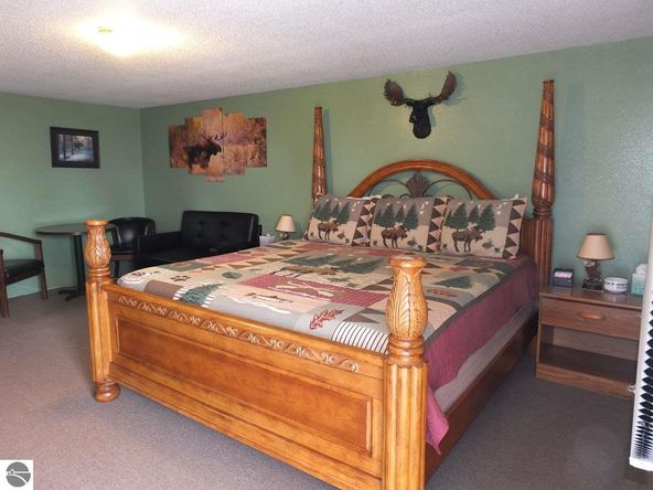 16086 Us Hwy 2, Cooks, MI 49817